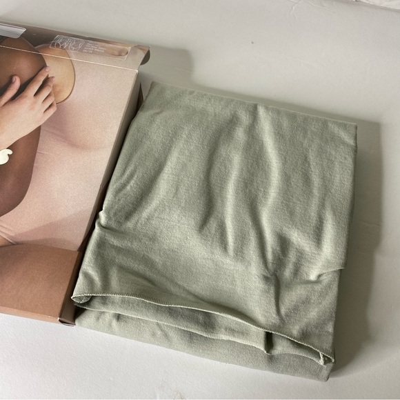 Skims Essential Mock neck sleeveless bodysuit size 2X/3X NEW - Picture 5 of 10